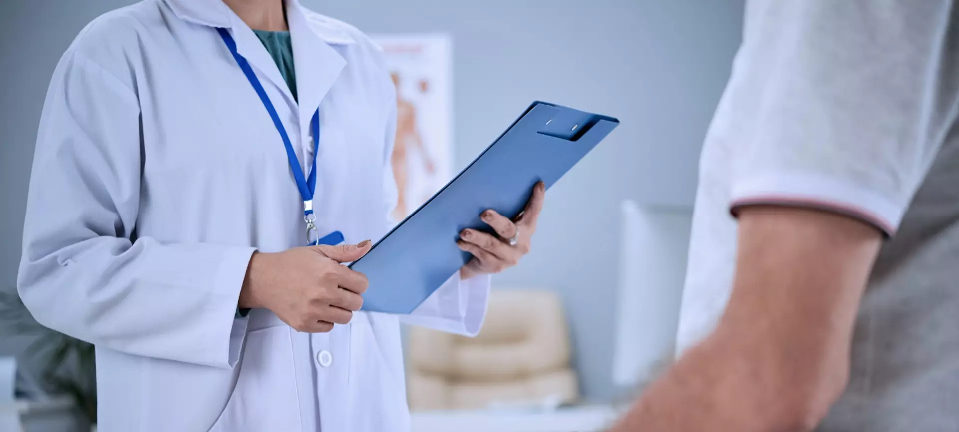 доктор и планшет